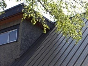 metal-roof-vs-shingles